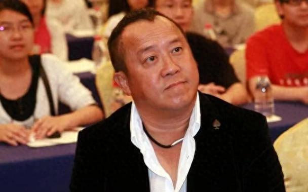 嚼口香糖与金沙总裁骑旋转木马挺幼稚m6米乐曾志伟澳门参加电影节台上(图3)