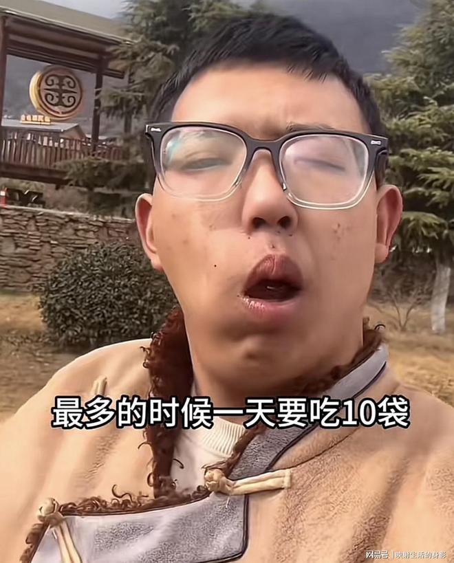 部变形还边嚼边劝大家别碰槟榔米乐m6男子嚼槟榔七年导致脸
